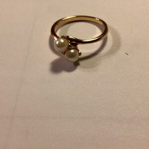 Delicate pearl ring